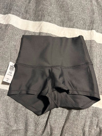 Aritzia 1.5” xs shorts