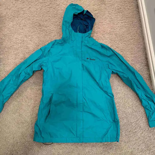 Columbia Rain Jacket - Women’s  small in Women's - Tops & Outerwear in Calgary - Image 2