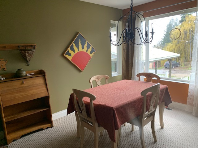 Adorable 2 bedroom 1 bath furnished home in Rossland in Long Term Rentals in Penticton - Image 4