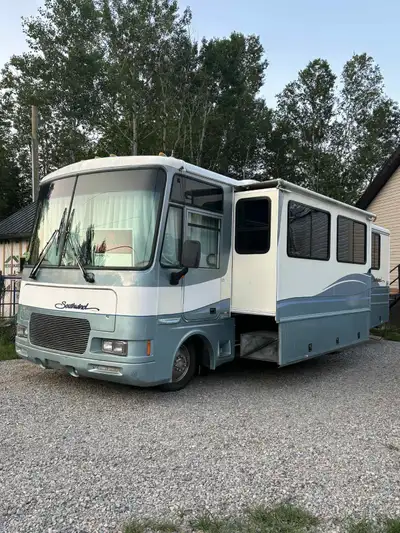 VR Fleetwood 1998 100,000km .Mécanique A1 •Pare-brise parfaite condition •Mise à niveau hydraulique...