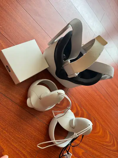 [USED] Oculus Quest 2 - $20, View more