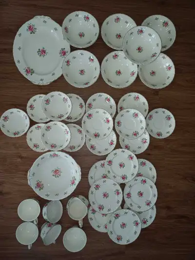 Grindley Collectible Cream Petal Dinner Set, View more