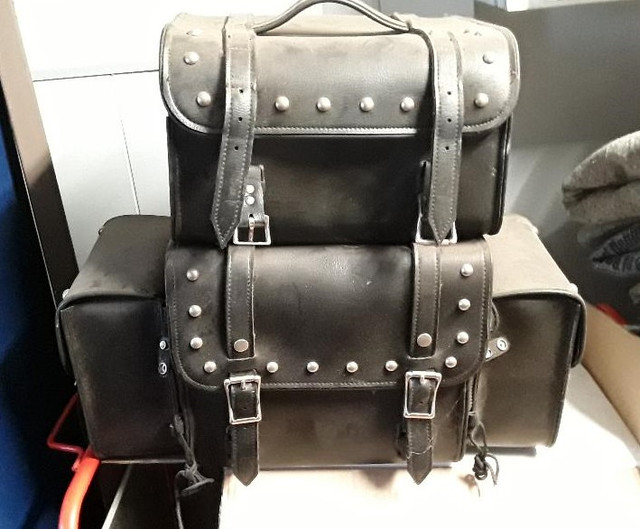 motorcycle saddle bags Leather EXtra Nice and clean in Motorcycle Parts & Accessories in St. Catharines
