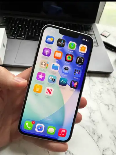 iPhone 14 has a camera defect (1x), View more