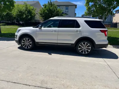 Selling our excellent condition Explorer Platinum. Top of the line model. 3.5 twin turbo eco boost m...
