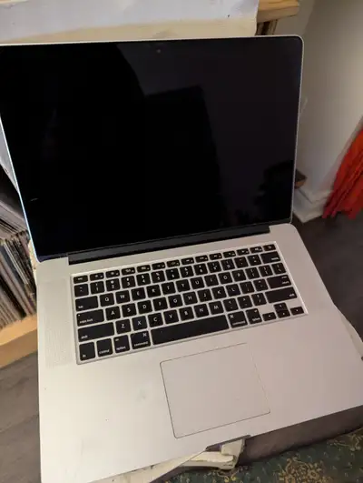 English follows Cet ordinateur est comme neuf car Apple a remplacé toutes ses pièces (carte mère, ba...