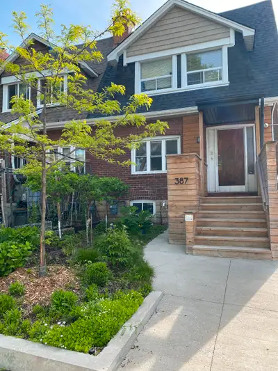 Leslieville 2br, deck, parking