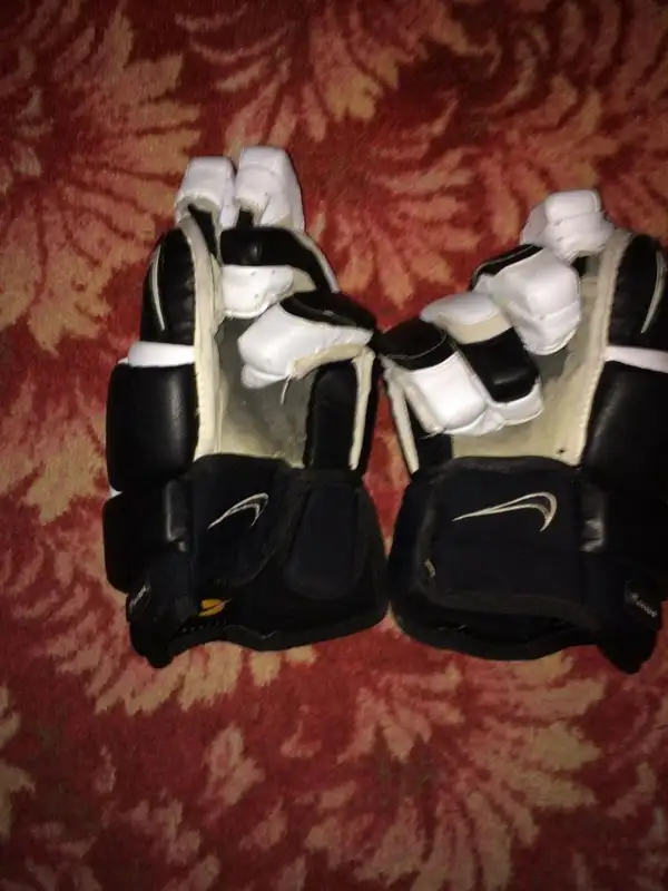 Vintage Mens Nike Fit Hockey Gloves 90s black / white Rare Good in Men's in Oshawa / Durham Region - Image 3