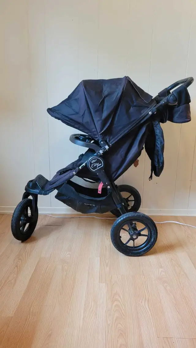 Baby Jogger City Elite stroller in Strollers, Carriers & Car Seats in Hamilton - Image 2