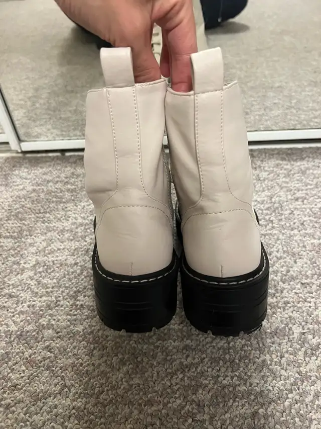 White Combat Boots – Size 40 / 9 – Like New in Women's - Shoes in City of Toronto - Image 9