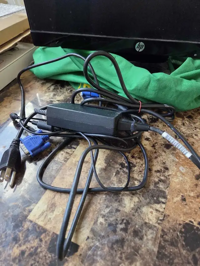 PLEASE READ 20” HP Pavilion computer monitor $25 in Desktop Computers in Edmonton - Image 3