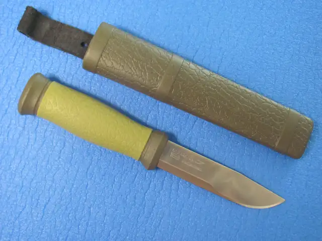 MORA 2000 FIXED BLADE KNIFE (Dwight-Muskoka) in Fishing, Camping & Outdoors in Muskoka - Image 4