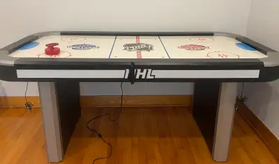 table de hockey sur air / air hockey table, View more