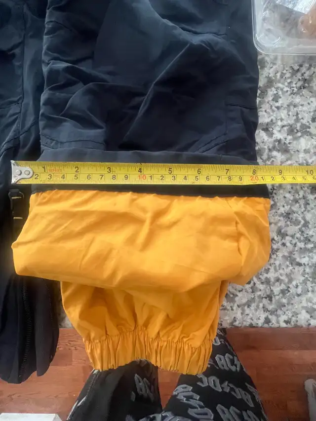 Papertrails ski Gap  Snow Pants in Kids & Youth in St. Albert - Image 10