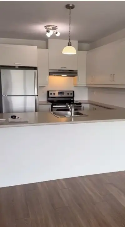 Une unité disponible au 6ème étage dans le bâtiment 290 Place Claude Dagenais Bâtiment géré par Cent...