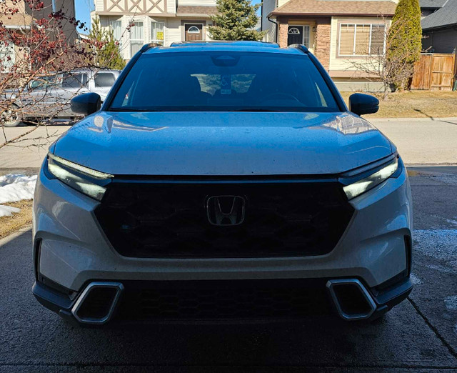 2023 Honda CRV Hybrid Touring (w/ext warranty) in Cars & Trucks in Calgary - Image 2