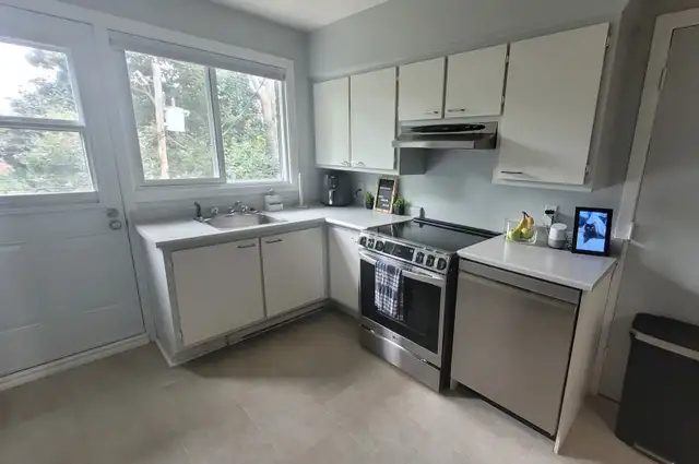 Longueuil Grand 4 1/2 2ième étage Sixplex Lumineux Octobre, Nov. in Long Term Rentals in Longueuil / South Shore - Image 4