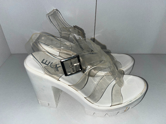 Sandales blanches à plateforme / White platform sandals dans Femmes - Chaussures  à Ville de Montréal - Image 2