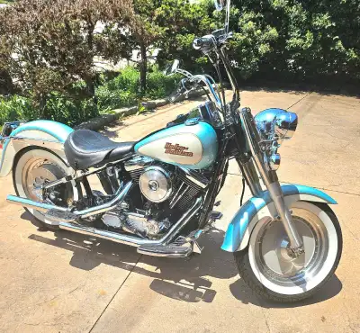 1340 cu.in. evolution engine. Chromed parts and upgrades to the nines. Vance and Hines staggered pip...