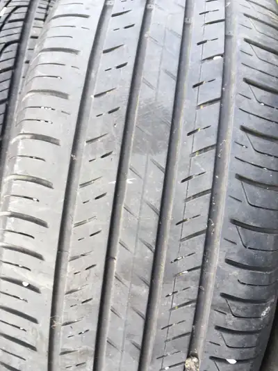 4 pneus Hancook P205-60R16 4 saisons sur jantes.