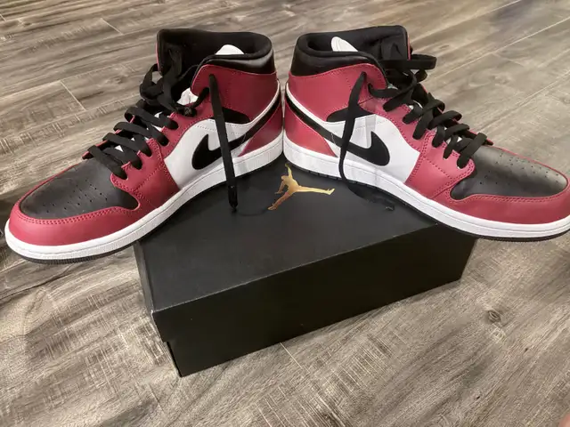 Nike Air Jordan 1 Mid black and red (BRAND NEW) in Men's Shoes in Markham / York Region - Image 2