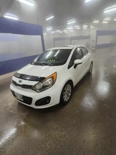 197000 kms Not saftied but I can send you what it needs. Remote start Bluetooth