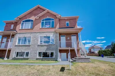 Magnifique condo de 1 250 pi² à louer – Secteur Plateau, Hull Situé au niveau jardin, ce superbe con...