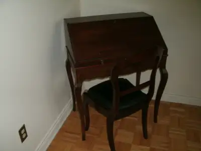 NICE MAHOGANY DESK, View more