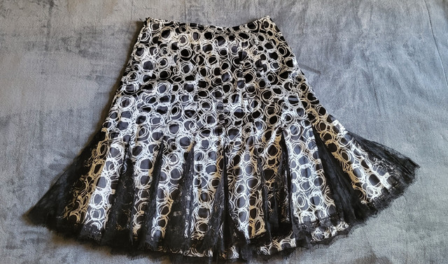 Shorts and skirts for sale - great condition in Women's - Bottoms in Brockville - Image 4