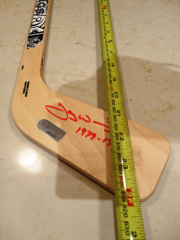 Jay Wells Autographed Miniature LA Kings Hockey Stick from 80's in Arts & Collectibles in Kitchener / Waterloo - Image 4