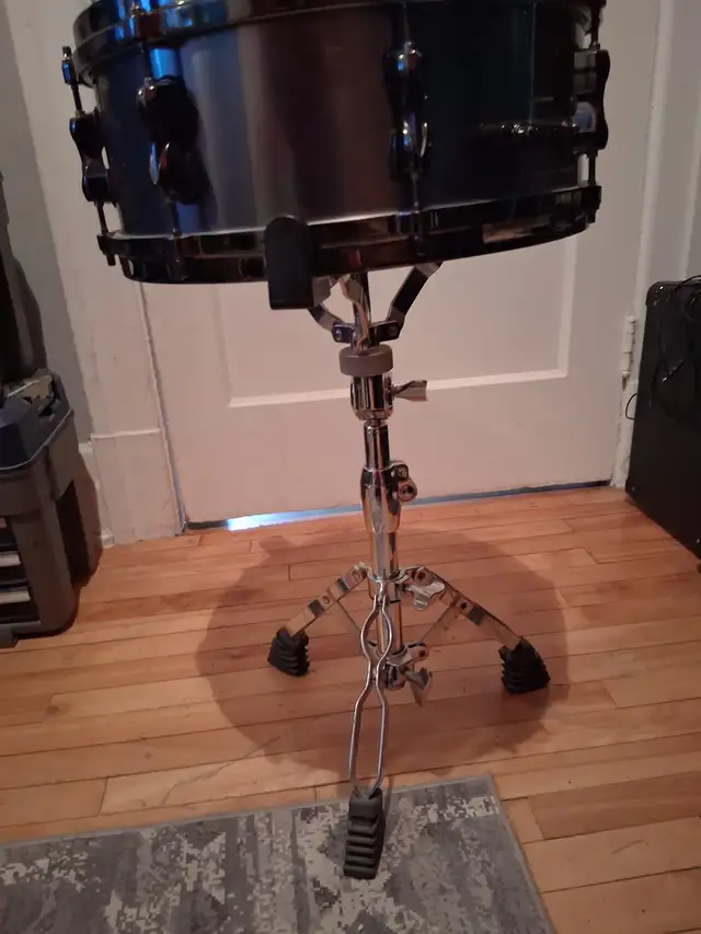 Tama Superstar Snare 14 po 8 log bouleau avec Stand in Drums & Percussion in City of Montréal - Image 4