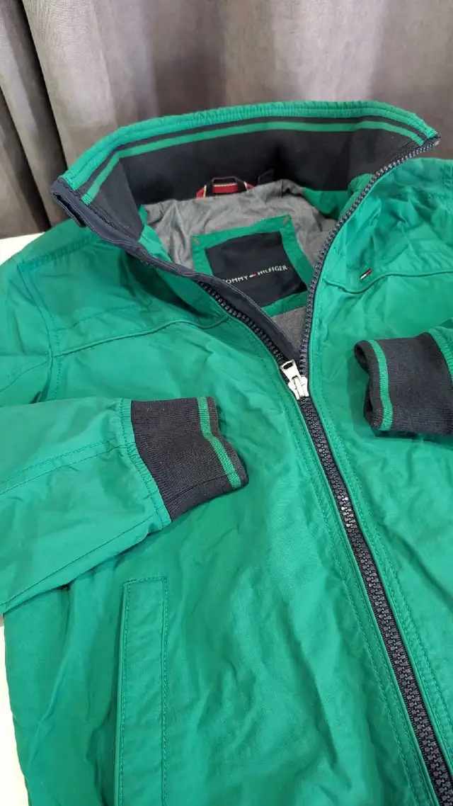 Tommy Hilfiger green windbreaker jacket - fall or spring men's  in Men's in Oshawa / Durham Region - Image 3