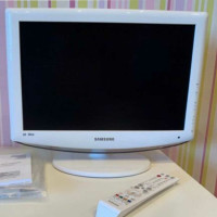 SAMSUNG 19" HD LCD TV / monitor