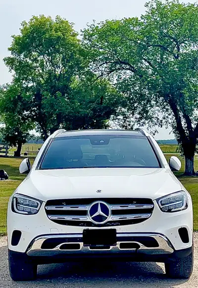 2022 Mercedes Benz Accident Free Clean Title. Recently done brakes, excellent condition. Fully loade...