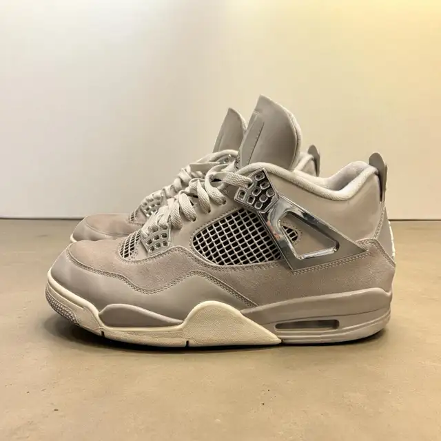 Air Jordan 4 ‘Frozen Moments’ – Size 11.5W - 10M- good condition in Men's Shoes in Longueuil / South Shore - Image 5