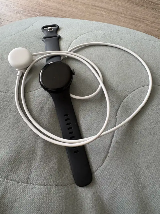 Lightly used Google Pixel Watch 2 LTE in General Electronics in City of Toronto - Image 4