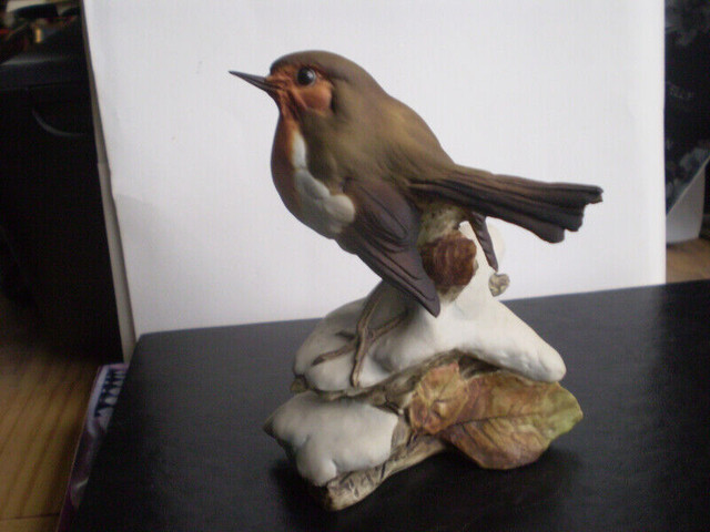 Tay Italy Bird Figurine -" House Finch on Snow " - in Arts & Collectibles in Kitchener / Waterloo - Image 2