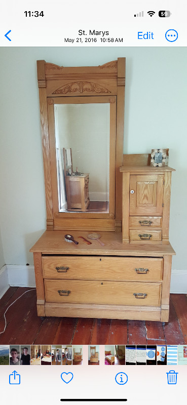 Antique oak bedroom set in Dressers & Wardrobes in Stratford - Image 2