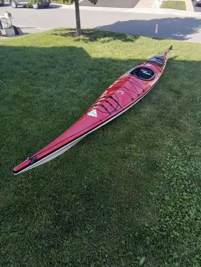 17' sea kayak Chip on bottom Pickup only