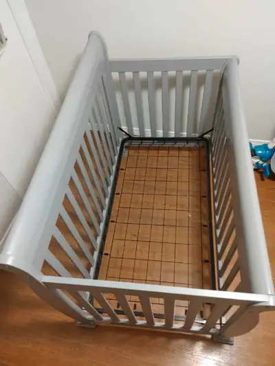 DaVinci Kalani 4 in 1 convertible crib full size grey Pick up only Crib is partially disassembled fo...