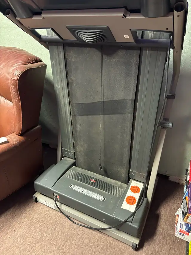 Treadmill in Exercise Equipment in Charlottetown - Image 2