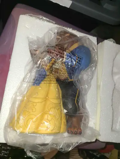 Brand new kept in box since initial purchase. Comes in original box with original Styrofoam. Item# 4...