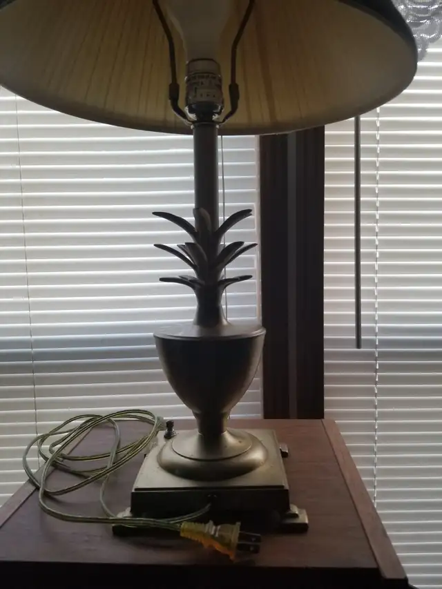 Vintage Brass Pineapple Table Lamp in Indoor Lighting & Fans in Hamilton - Image 3