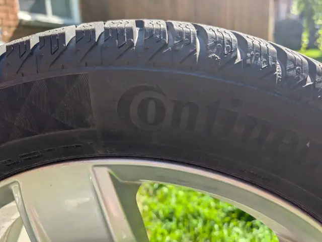Volkswagen Rims and Continental Winter Tires 215/55 R17 in Tires & Rims in Barrie - Image 5