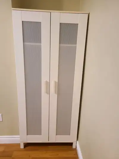 Maximize storage in small spaces with this smart wardrobe. It features a clothes rail for hanging sh...