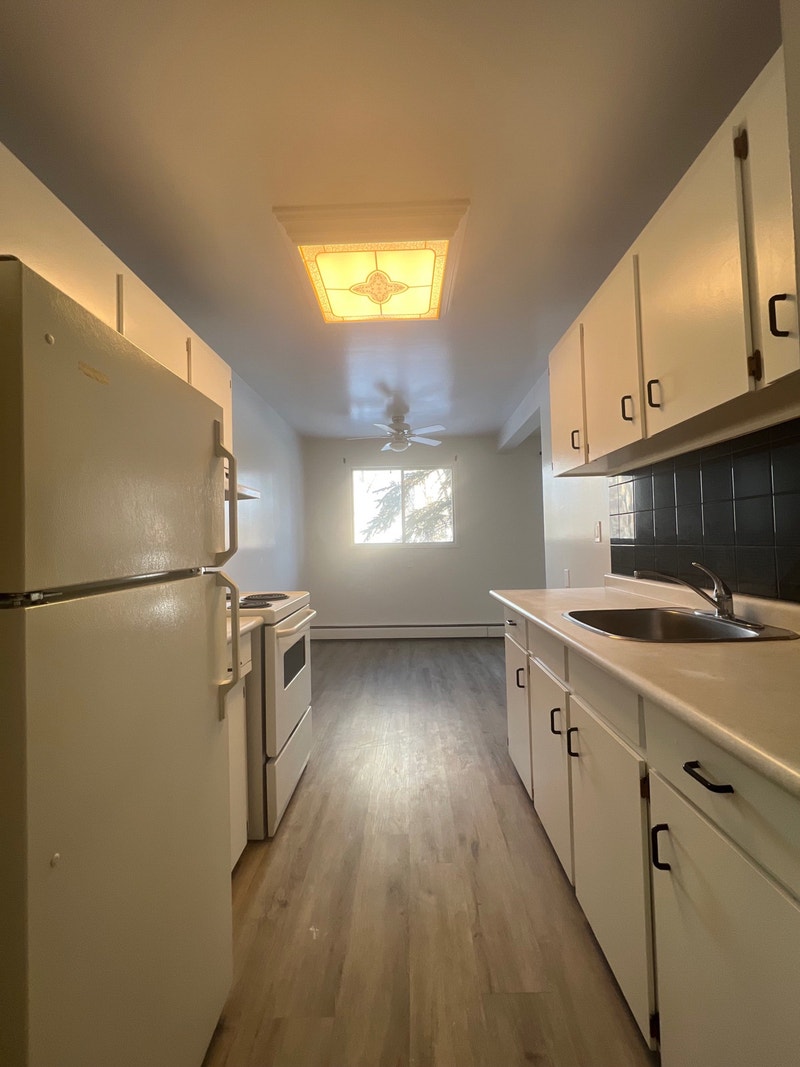 One bedroom apartment suite in downtown Oliver Long Term Rentals