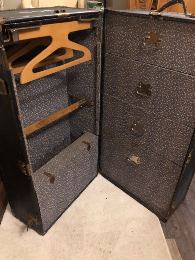 Vintage Langmuir Steamer Trunk in Arts & Collectibles in North Bay - Image 2