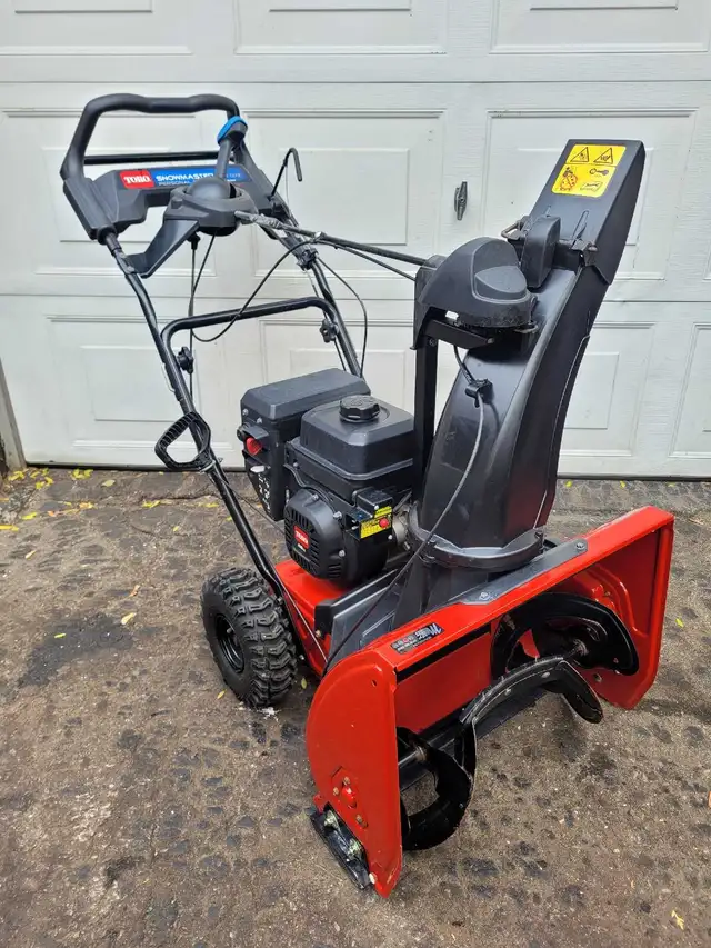 Toro Snowmaster 724QXE snowblower in Snowblowers in Kitchener / Waterloo - Image 2