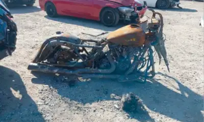 HARLEY-DAVIDSON 2012 FLHTK ELECTRA GLIDE ULTRA ENDOMMAGÉ PAR LE FEU FRAME AVEC PAPIERS AUCUNE MENTIO...