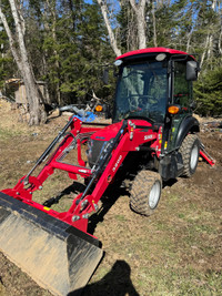 **LOW HOURS** H24 HST solis tractor with heated cab. 